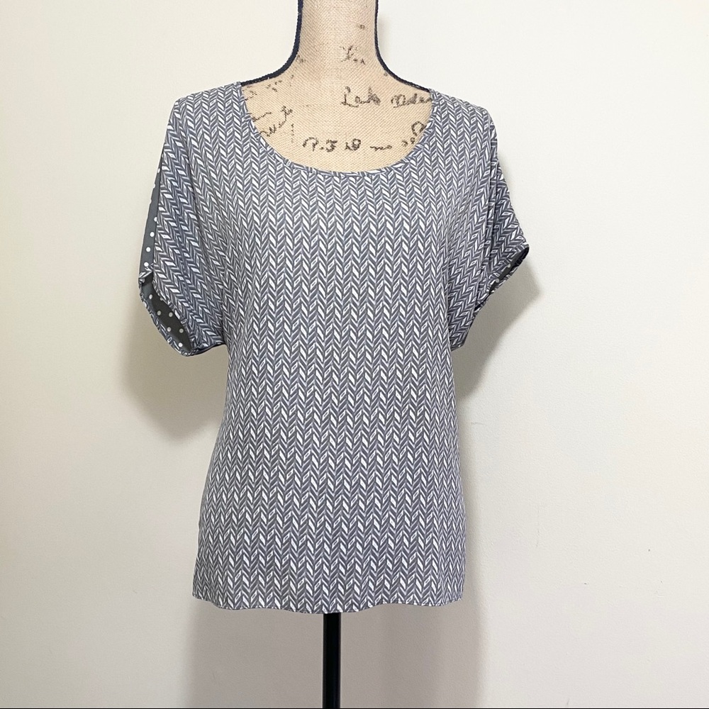 Alfani gray and white multi pattern blouse